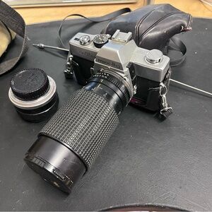 Minolta SR T 101 35mm Film Camera w/case and zoom lense.
